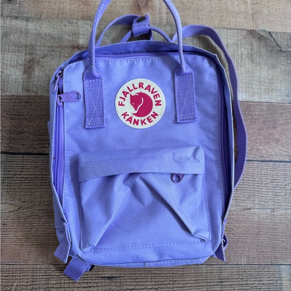 kanken mini backpack lavender Fjallraven Unisex Vinyl Multi Compartment Backpack, 23561 Ewirelessgear ensuring the safety of your belongings Fjallraven Kanken Mini Backpack Purple